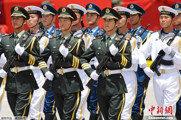 中国三军仪仗队亮相委内瑞拉独立纪念日庆典