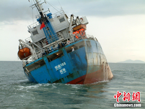 浙江台州水域两船相撞一船沉没 43船员获救_时