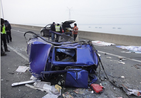 今晨杭州绕城高速下沙大桥一起车祸
