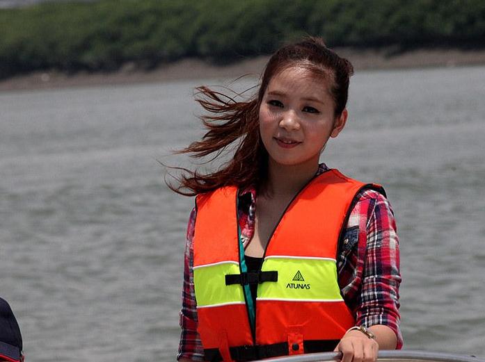 台湾美女大学生考到游艇驾照 立志为富豪开游