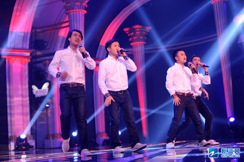 《中国梦想秀》第二期西岸男孩组合演唱《爱拼