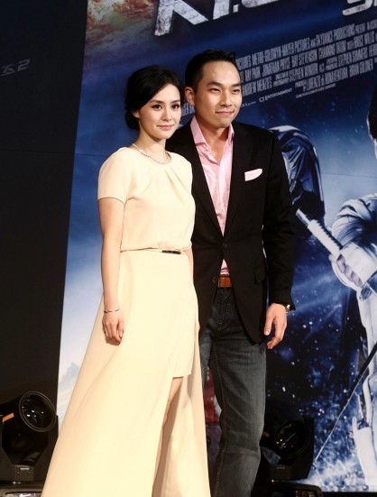 《特种部队2》韩国首映 阿娇与男友牵手公开亮