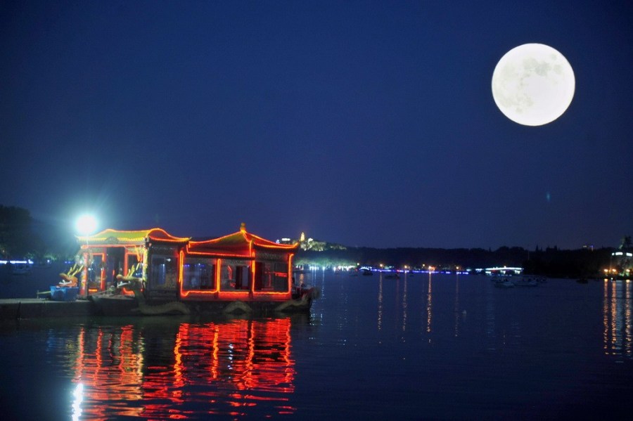 今年的中秋节是2021年之前最后一次"十五的月亮十五圆".