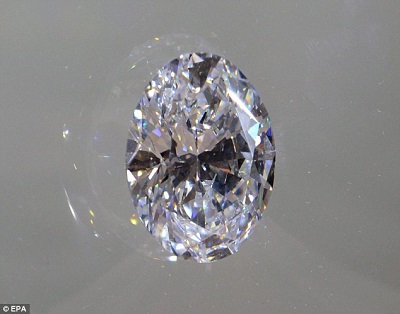 这颗白钻石重118克拉