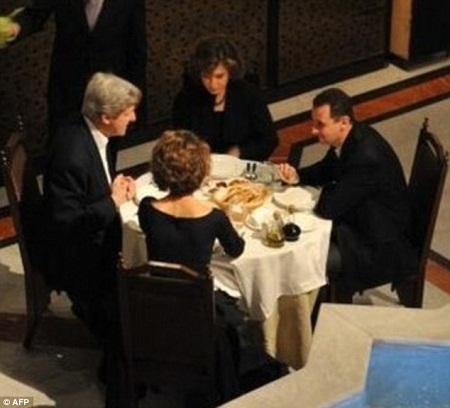 美国务卿曾与叙总统共进晚餐席间言谈甚欢（图）