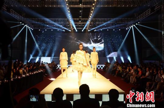 图为中国·平湖服装设计大赛现场。顾雪锋摄