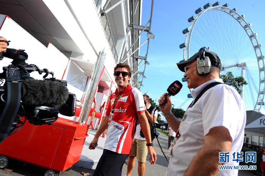 （体育）（3）赛车——新加坡F1大奖赛开始练习赛