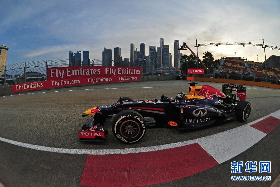 （体育）（1）赛车——新加坡F1大奖赛练习赛