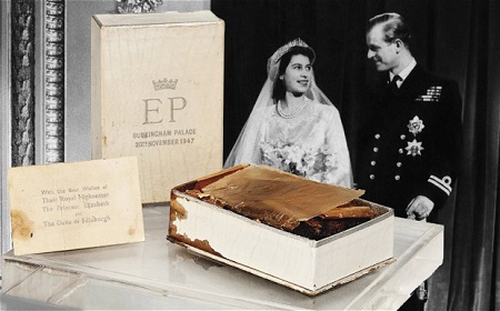 英女王结婚蛋糕保存60余年拍出1750英镑（图）