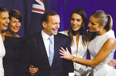 7日，自由党领袖托尼 阿博特赢得澳大利亚大选后，与家人一同庆祝。