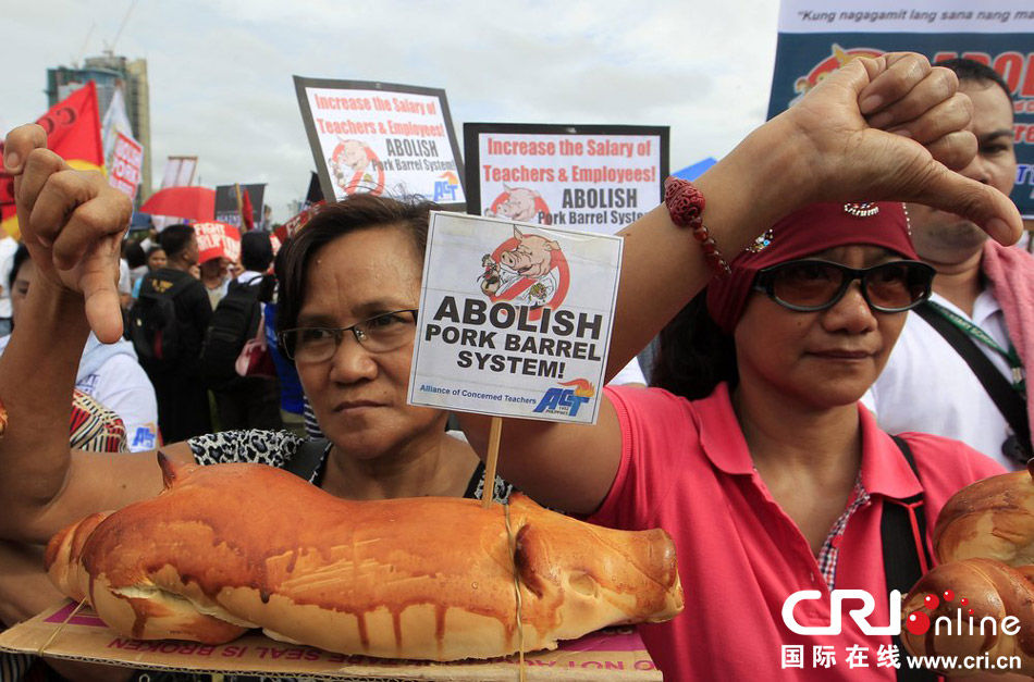 9月13日，数千名菲律宾示威者在马尼拉参加反腐败示威。　图片来源：FRANCIS R. MALASIG/CFP