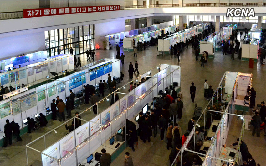 据朝中社消息，朝鲜第24届全国软件竞赛暨展览会29日在平壤“三大革命展览馆”拉开帷幕。（朝中社图片）