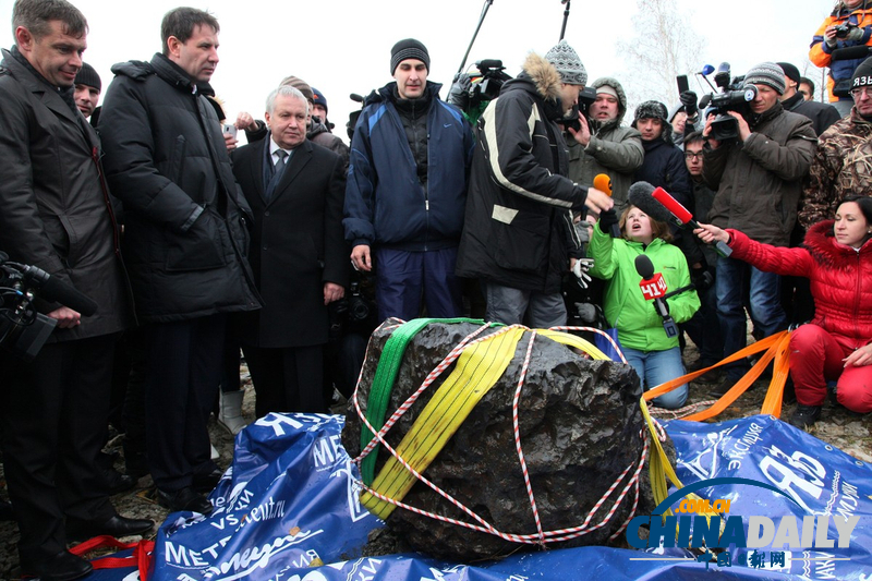 俄罗斯打捞陨石碎片 重达570公斤