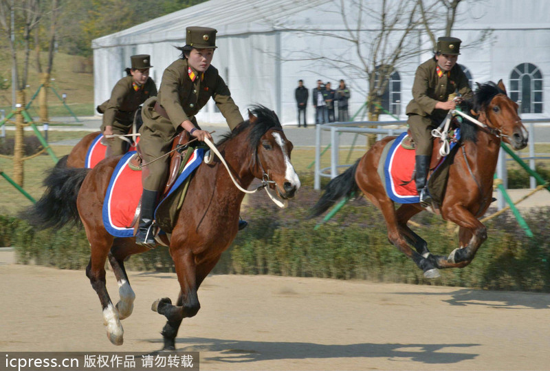 朝鲜美林骑马俱乐部竣工 女兵骑马英姿飒爽