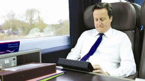 资料图：此前曾有媒体爆料，英国首相卡梅伦对iPad过度依赖