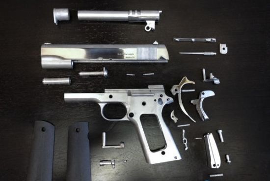 全球首款3D打印金属手枪（图片来源：美国媒体） 