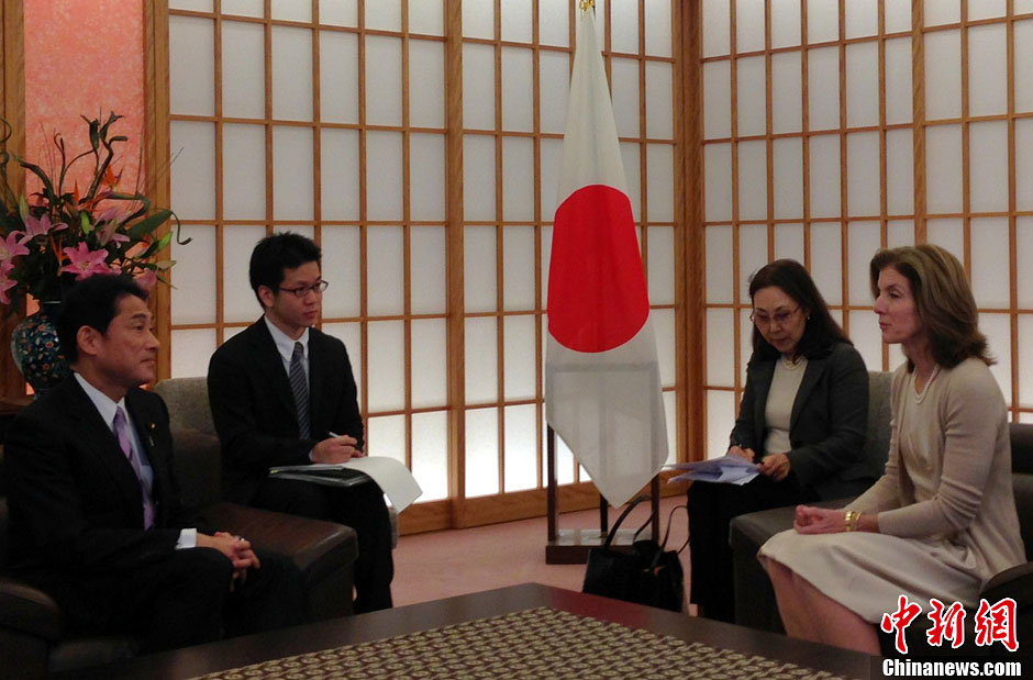 美国新任驻日大使卡罗琳拜会日本外务大臣