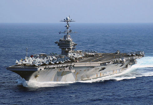 日美举行海上联合军演美航母炫“军事肌肉”