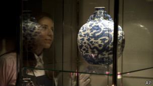 伦敦一区政府缺资金拍卖中国瓷器单件拍出220万镑