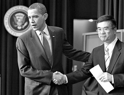 2009年11月，华盛顿，时任美国商务部长的骆家辉与美国总统奥巴马。资料图片