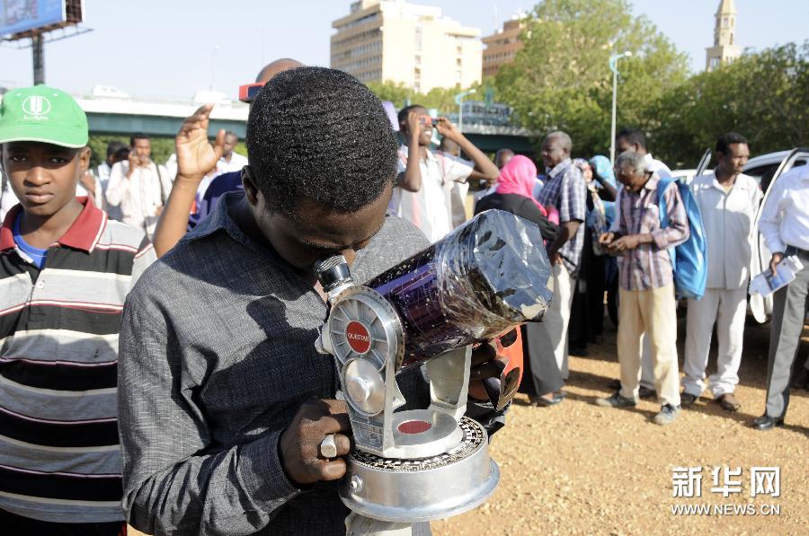 （国际）（4）苏丹民众观赏日食现象