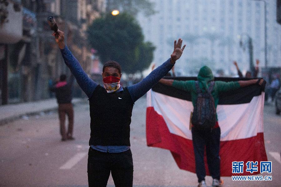 （国际）（3）埃及警方动用催泪瓦斯驱散解放广场示威人群