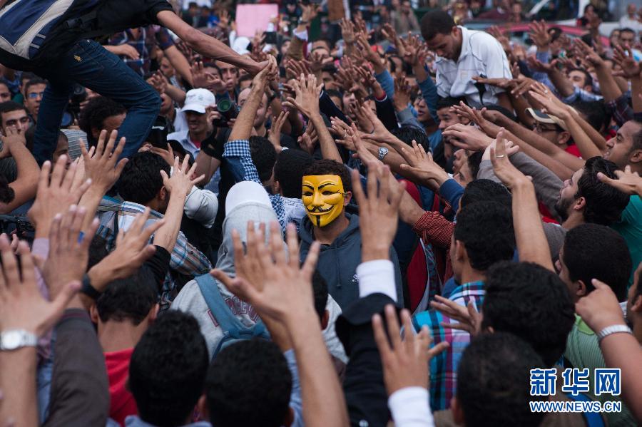 （国际）（2）埃及警方动用催泪瓦斯驱散解放广场示威人群