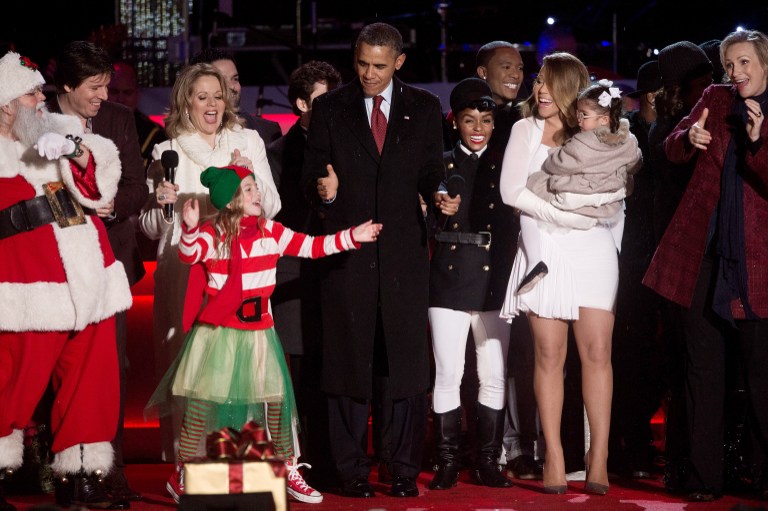奥巴马全家参加圣诞树点亮仪式 众星助阵