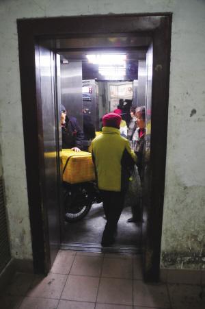 老小区电梯使用16年 出故障全杭州都找不到配件
