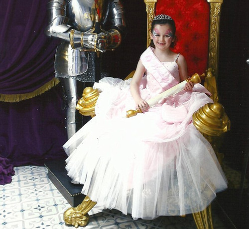 英国商场推“公主体验”帮女生变身迪士尼公主