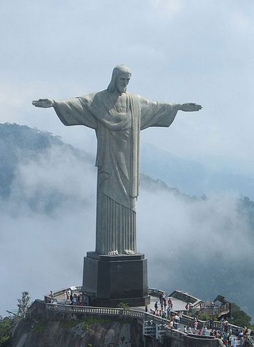 巴西开始整修遭雷击里约耶稣像或需四个月（图）