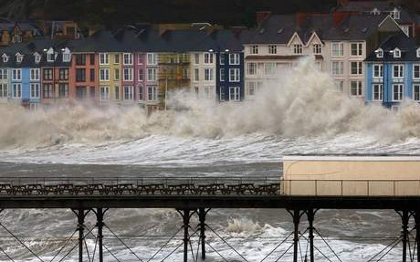 英国暴风雨已经造成7人死亡事态或将扩大（图）