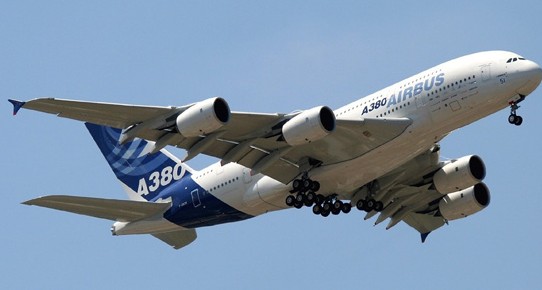 一架空客A380客机紧急迫降阿塞拜疆全员未受伤