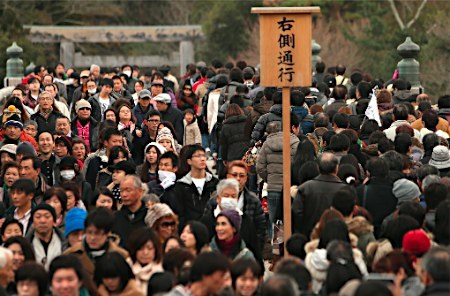 前来日本伊势神宫参拜的人群。