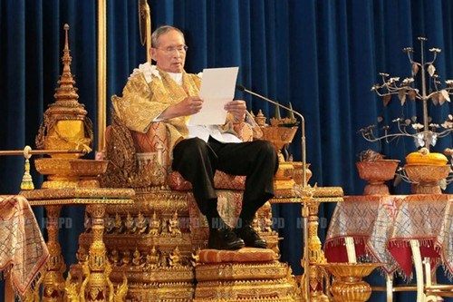外媒：泰国部分人士呼吁政治派系不要打王室牌