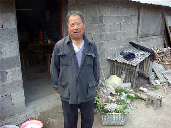 新蓝网 2011 我们养猪吧 我要认养 简介:李长青,男,家住黄源坑底村